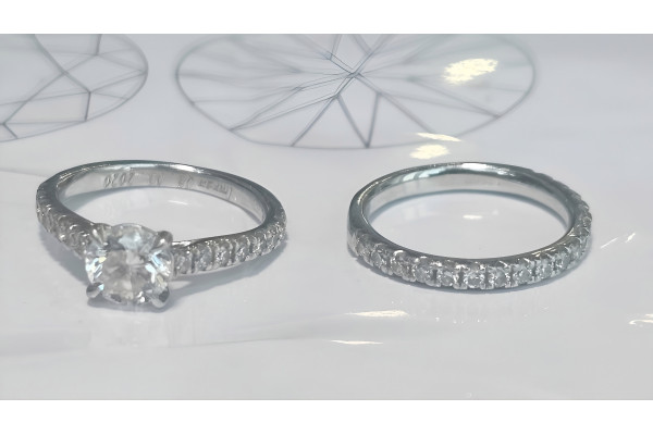 A modern platinum diamond bridal set.